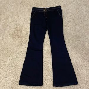 Veronica Beard flair-bottom dark-denim dress jeans